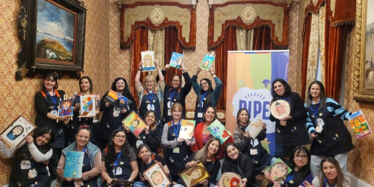 Educadoras de Magallanes se capacitan en metodología que integra arte, ciencia e investigación para la primera infancia