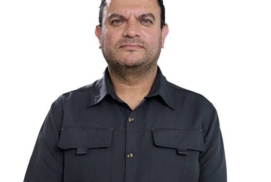 Escándalo en Natales: Concejal Jorge Ruiz acude a la PDI por amenazas de muerte vinculadas a página administrada por militar.