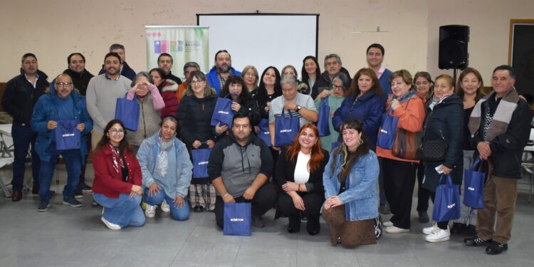 Programa “Quiero Mi Barrio” inició ciclo de charlas para preparar a vecinos ante el invierno en Magallanes
