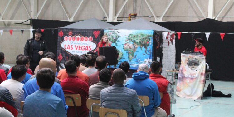 Organización estadounidense realizó jornadas artísticas y de reflexión con internos del Complejo Penitenciario de Punta Arenas