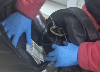 Aduanas decomisa US$20 mil no declarados en paso fronterizo Monte Aymond