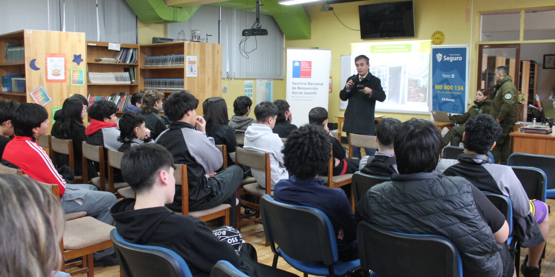 Cerca de 200 estudiantes del Liceo Industrial participaron en charlas sobre Responsabilidad Penal Adolescente