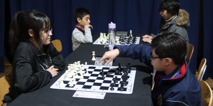 Más de 50 estudiantes participaron en la cuarta versión del Torneo de Ajedrez “Copa Pierre Faure”
