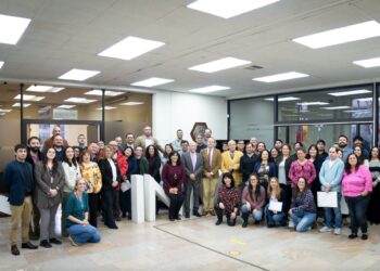 INACH homenajea a funcionario con 46 años de servicio durante celebración de su 62° aniversario