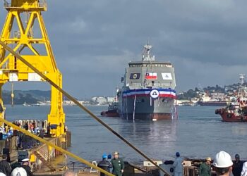 Botan al mar el buque multipropósito anfibio «Magallanes», nuevo hito de la construcción naval chilena