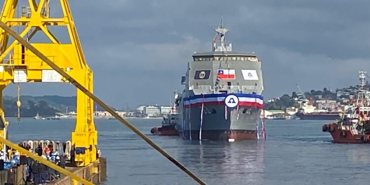 Botan al mar el buque multipropósito anfibio «Magallanes», nuevo hito de la construcción naval chilena
