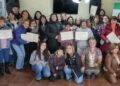 Vecinos de Río Verde fortalecen oficios patagónicos con taller de hilado y teñido de lana