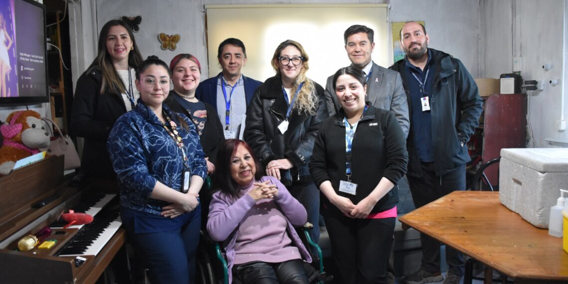 Salud refuerza vacunación contra la influenza con visitas domiciliarias a personas con movilidad reducida en Magallanes