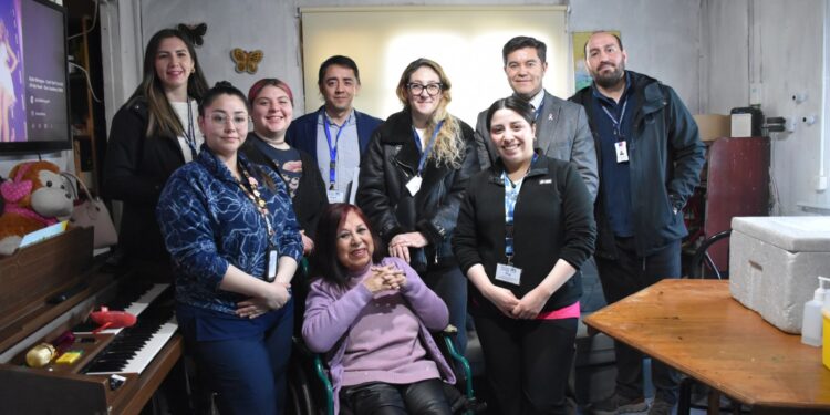 Salud refuerza vacunación contra la influenza con visitas domiciliarias a personas con movilidad reducida en Magallanes