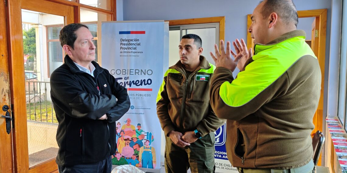 Gobierno en Terreno facilitó trámites fronterizos y entregó recomendaciones para el invierno en Puerto Natales