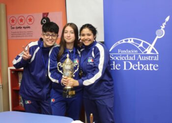 Torneo de debate reunió a estudiantes de Magallanes en Puerto Natales durante aniversario comunal