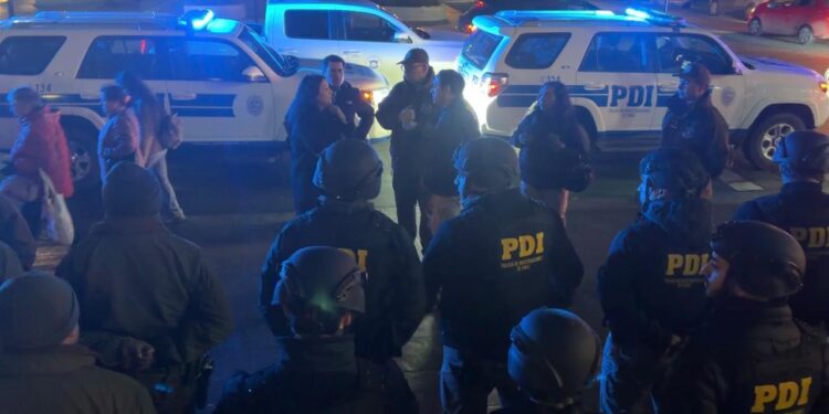 Operativo conjunto de PDI y Carabineros en toma Lautaro deja dos detenidos y tres denuncias por infracciones migratorias