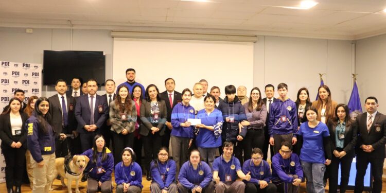 Estudiantes de la Escuela Especial Club de Leones Cruz del Sur conocieron el trabajo de la PDI en Magallanes
