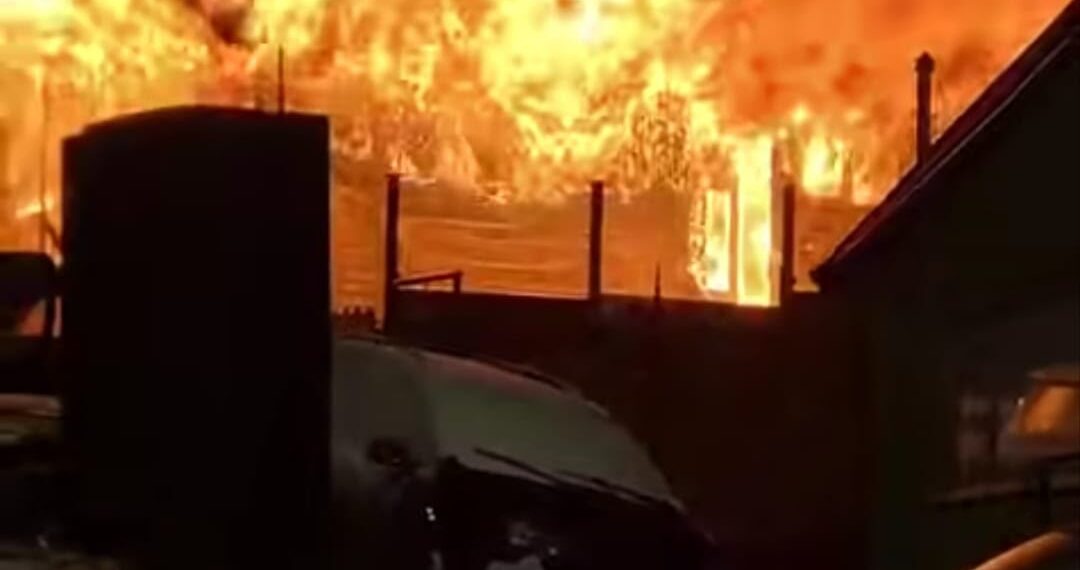 Incendio destruyó por completo una vivienda en el sector Río de la Mano