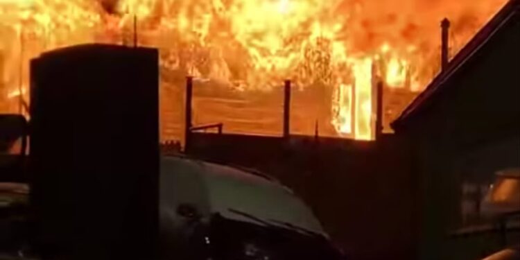 Incendio destruyó por completo una vivienda en el sector Río de la Mano