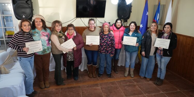 Municipio de Río Verde inicia capacitación en hilado y teñido de lana para vecinos de Villa Ponsomby