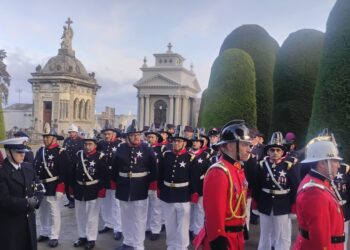 Bomberos rindió homenaje a sus voluntarios fallecidos en aniversario de la Primera Compañía