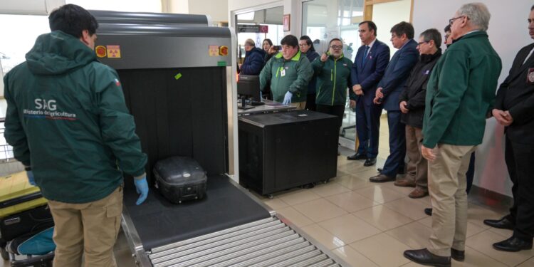 Nuevo equipo de Rayos X fortalece la protección sanitaria en el aeropuerto de Punta Arenas