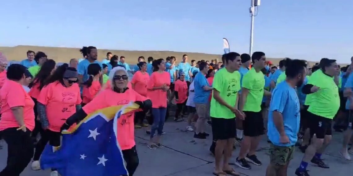 Porvenir desafió el frío con una nueva versión del tradicional Chapuzón en la Bahía de la ciudad