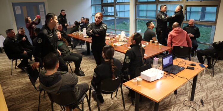 Gendarmería fortalece salud mental de funcionarios de la USEP con capacitación especializada