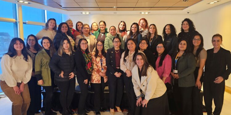 Más de 30 mujeres participaron en la primera Escuela de Liderazgo Femenino impulsada por SernamEG y Dreams Chile