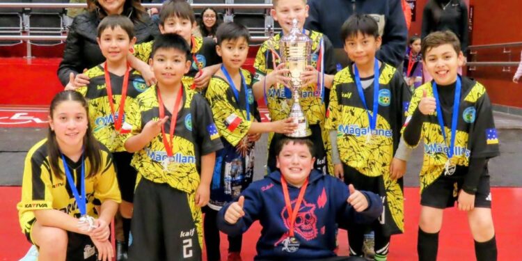 ¡Furor por el futsal en Porvenir! Exitoso campeonato reunió a más de un centenar de pequeños deportistas.