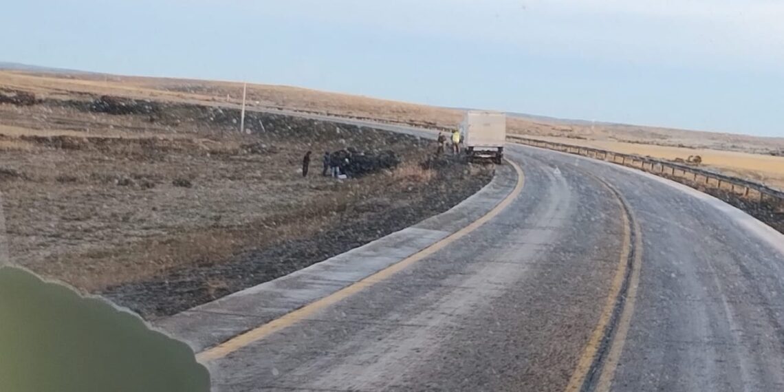 Alerta por heladas se materializa con vuelco de vehículo en el kilómetro 60 de la Ruta 9 Norte.