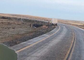 Alerta por heladas se materializa con vuelco de vehículo en el kilómetro 60 de la Ruta 9 Norte.