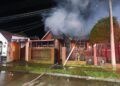 Tragedia en el barrio Archipiélago de Chiloé: Un fallecido y tres viviendas afectadas por incendio.