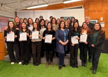 Estudiantes de Santo Tomás son reconocidos por su apoyo a más de 2.300 contribuyentes durante la Operación Renta 2026