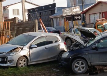 Colisión entre dos vehículos movilizó a Bomberos y SAMU en Punta Arenas