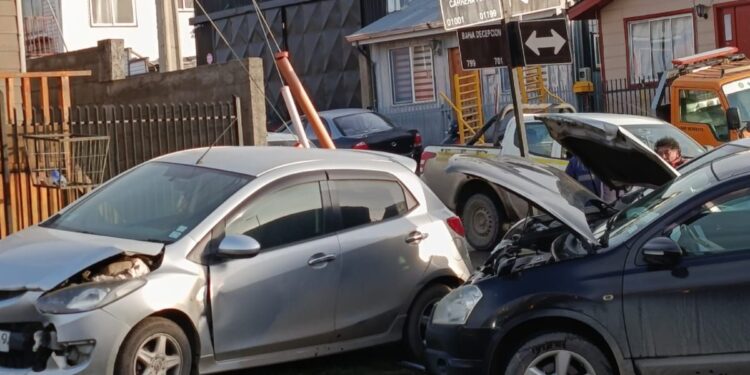 Colisión entre dos vehículos movilizó a Bomberos y SAMU en Punta Arenas