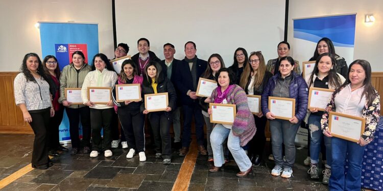 35 emprendedores de Puerto Natales finalizaron programa del FOSIS para fortalecer sus negocios