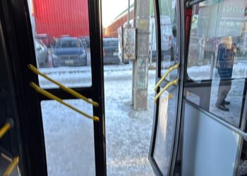 Fallas en buses del transporte público movilizan a Transportes, empresa atribuye problemas a las bajas temperaturas