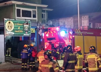Incendio destruye conocido pub «El Árbol» y moviliza a seis compañías de Bomberos en Punta Arenas