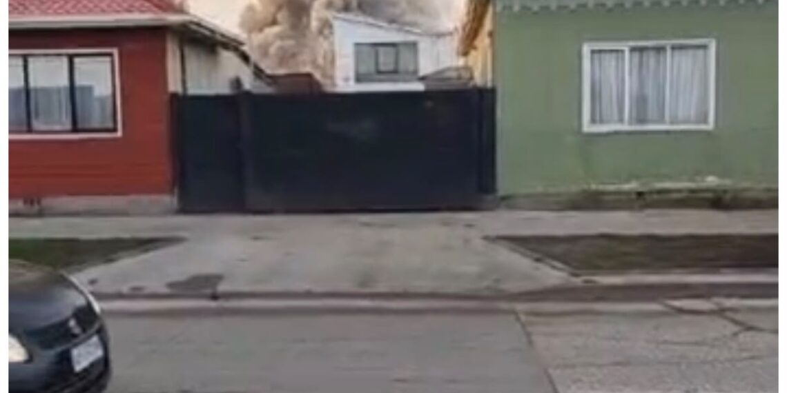 Bomberos moviliza tres unidades por emergencia estructural en el centro de Punta Arenas
