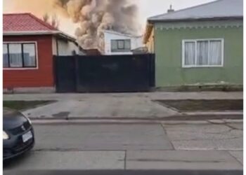 Bomberos moviliza tres unidades por emergencia estructural en el centro de Punta Arenas