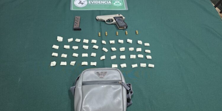 Carabineros detiene a sujeto con cocaína y un arma durante fiscalización en Punta Arenas