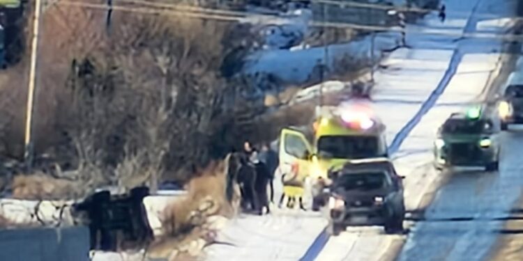 Conductor resulta ileso tras violento volcamiento en Camino Andino de Punta Arenas