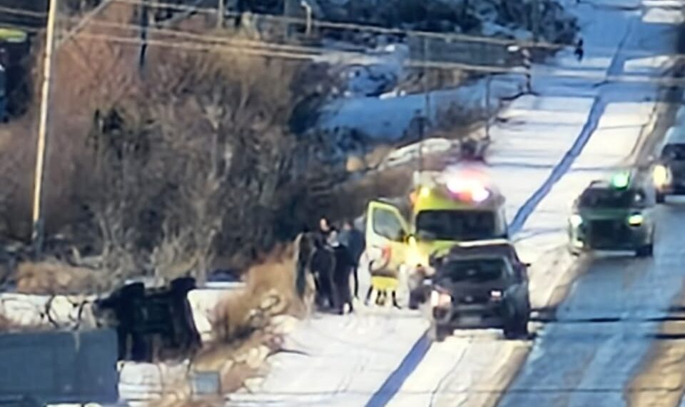 Conductor resulta ileso tras violento volcamiento en Camino Andino de Punta Arenas