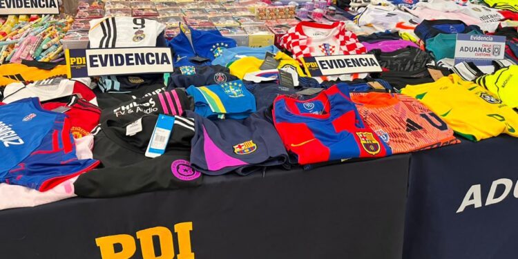 Megaoperativo en Punta Arenas, incautan más de 1.200 productos falsificados y detienen a dos personas