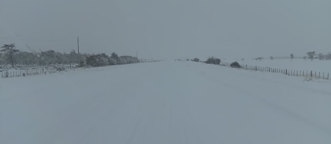 Rutas con nieve y escarcha complica el desplazamiento en la región de Magallanes