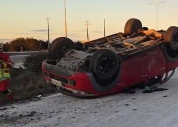 Volcamiento por escarcha movilizó a equipos de emergencia en Ruta 9 Norte