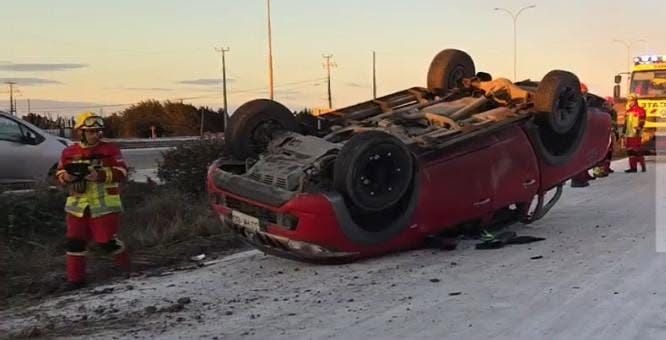 Volcamiento por escarcha movilizó a equipos de emergencia en Ruta 9 Norte
