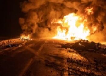 Violento choque e incendio de dos camiones paraliza la Ruta Nacional 3 en Santa Cruz, ambos conductores sobrevivieron