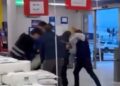 Violento intento de robo en local comercial, delincuentes regresaron armados y atacaron con piedras a trabajadores