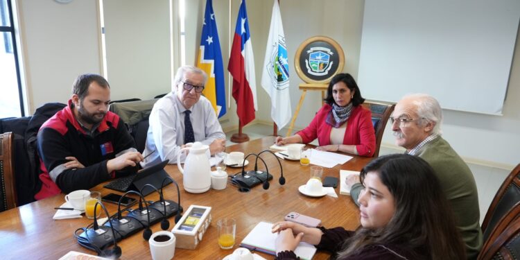 Primavera prioriza conectividad y obras estratégicas en reunión con el MOP
