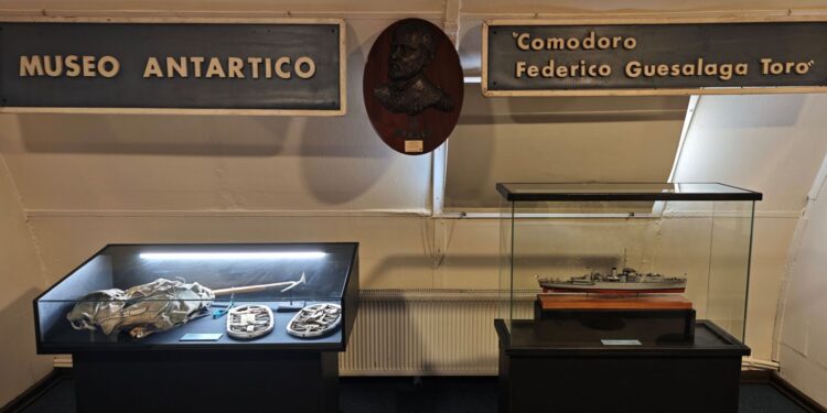 Museo en la Antártica preserva casi 80 años de la presencia chilena en el continente blanco