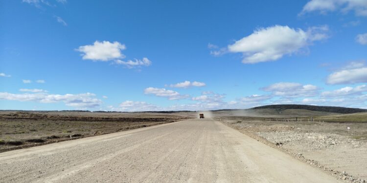 MOP informa 30% de avance del camino Calafate-Russfin en jornada de participación ciudadana en Porvenir
