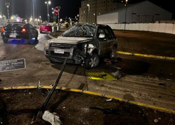 Tres personas lesionadas deja volcamiento de vehículo en la Costanera de Punta Arenas